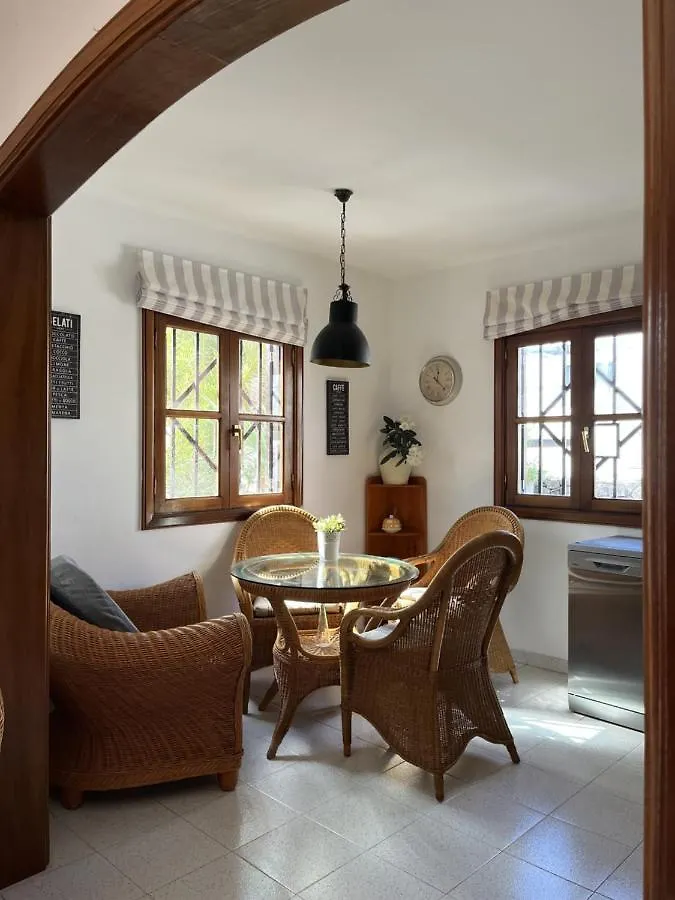 Hogar Palmera With Pool & Beach Playa Honda Apartman